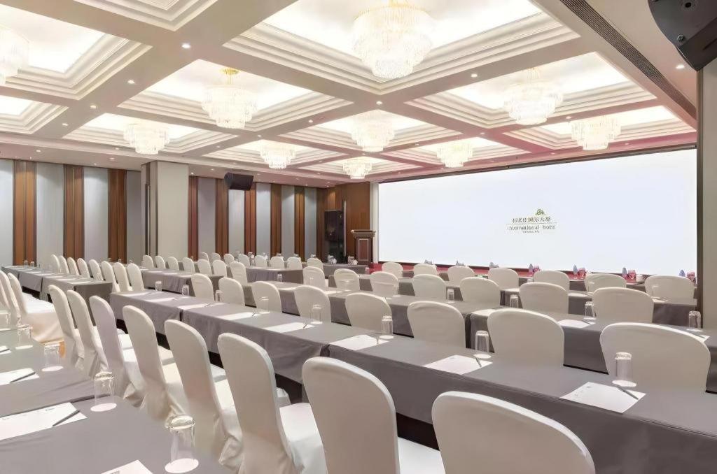 Shijiazhuang International Building Hotel Bagian luar foto